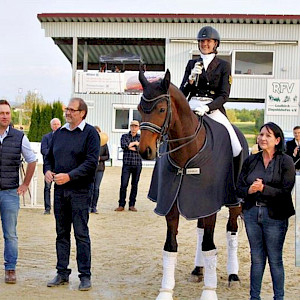 🏇 Ehrungen - 🥇 Gold für Corinna Peter