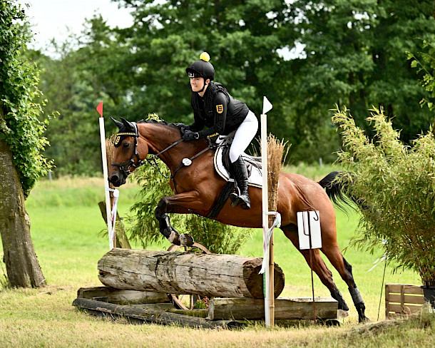 🌟 Goldene Schärpe Pony: Starker Auftritt in Löningen – Gratulation an Anna Langöhrig!