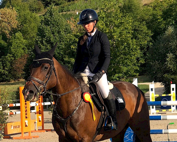 Wir gratulieren der Championats-Siegerin Wertungsprüfungen U16: Carla Valentina Menig (RFV Bad Wurzach) mit Rotegg's Naomi! 🐎🏆💛